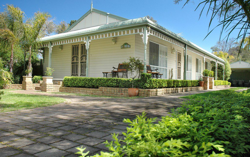 3 Bedroom houses with Spacious Gardens
