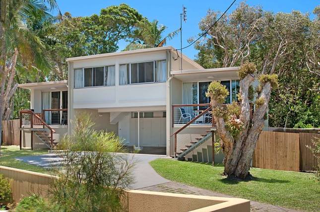 Caloundra - beacside 2br duplex, just one of many pet friendly properties